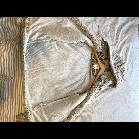 Fuzzy ivory thread+supply jacket - Picture 7 of 8